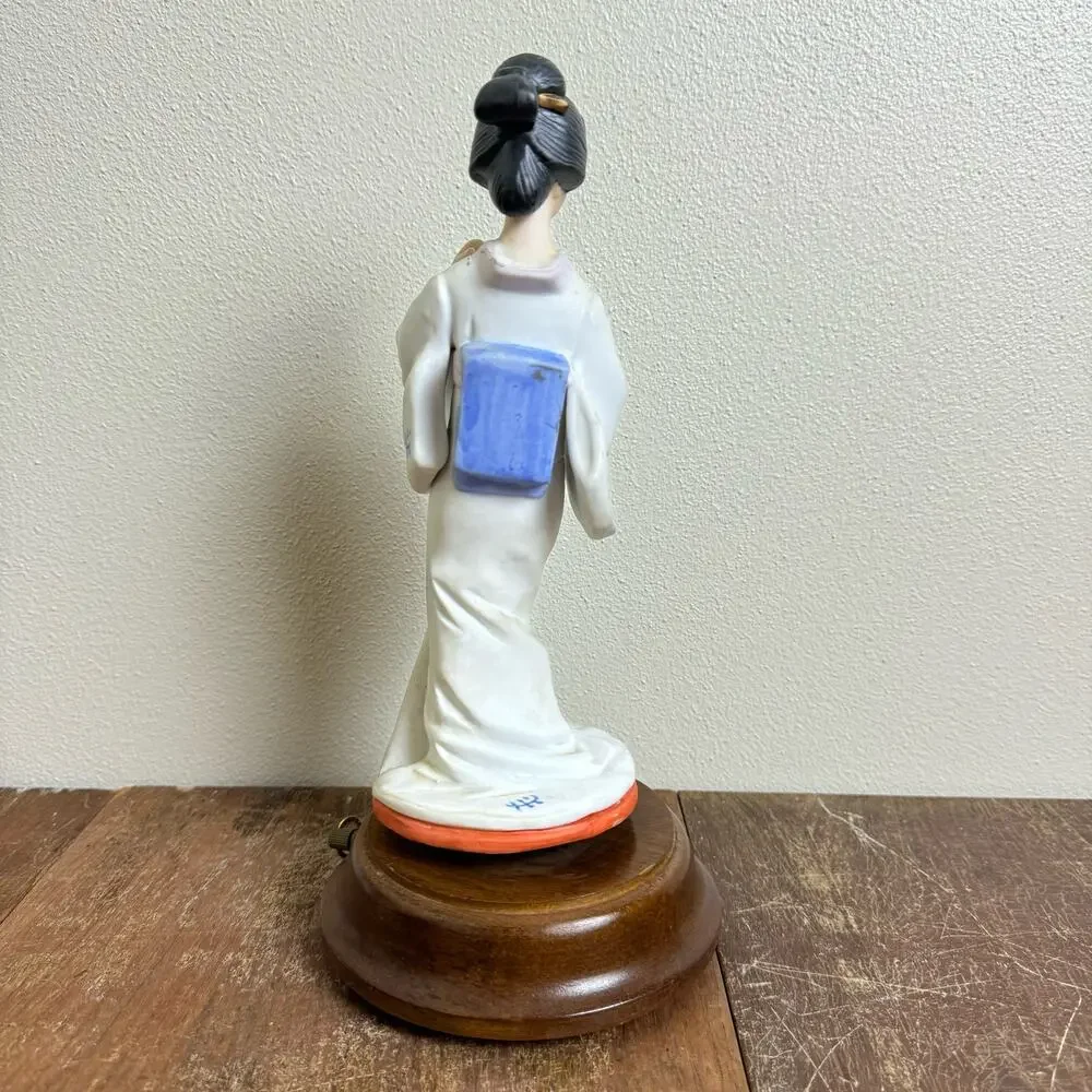 Vintage Japanese‎ Geisha with Fan Bisque Ceramic Wood Base Music Box